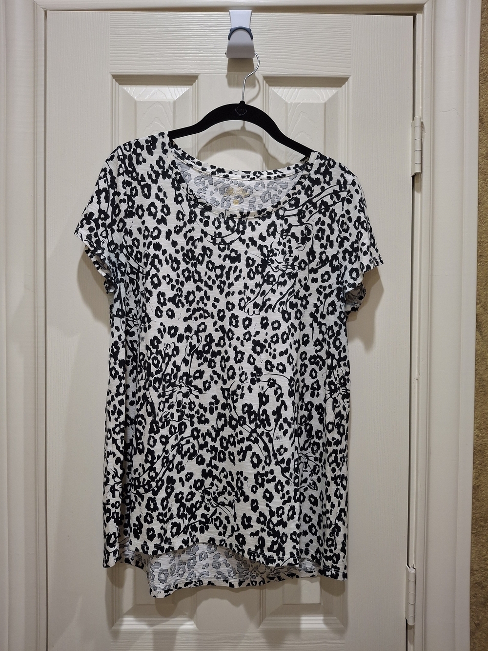 EUC Lilly Pulitzer Etta Leopard Let's Pawty Short Sleeve Top, M